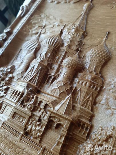 Резное панно из дерева