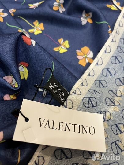 Платок шерстяной тонкий Valentino синий с цветами