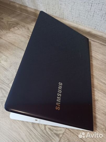 Игровой яркий ноут i3 3120\6GB\500GB\Radeon 8750