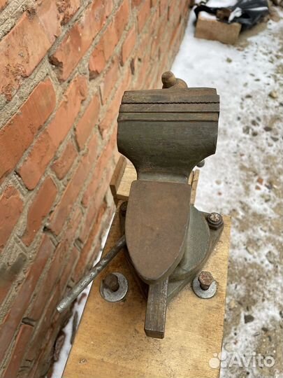 Советские слесарные тиски