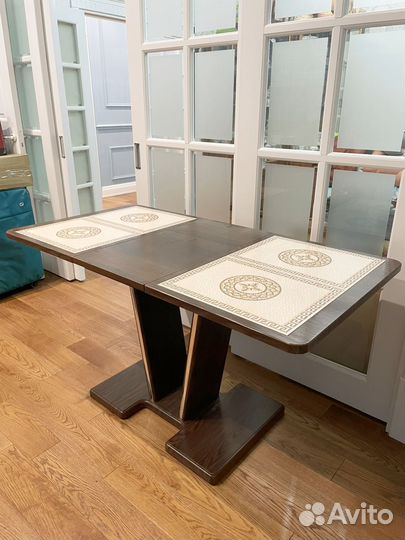 Кухонный стол и стулья