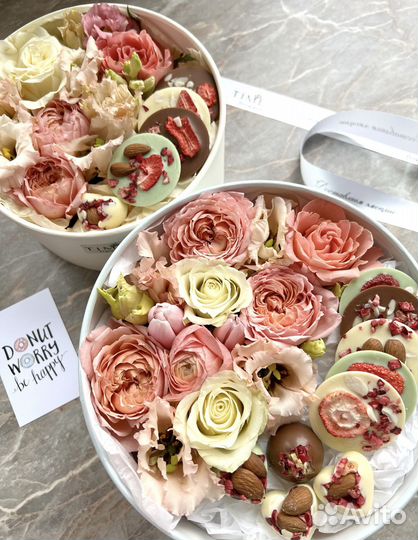 Подарочный набор: цветы и шоколад