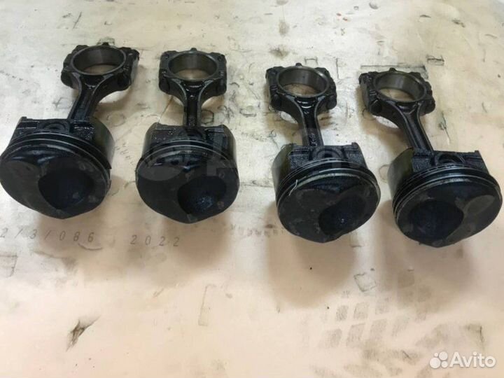 Поршень с шатуном Mitsubishi Lancer CS5A 4G93