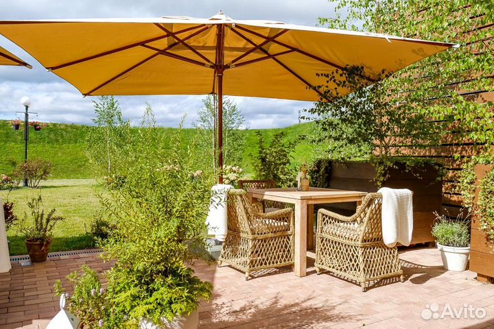 Большой уличный зонт от солнца для кафе