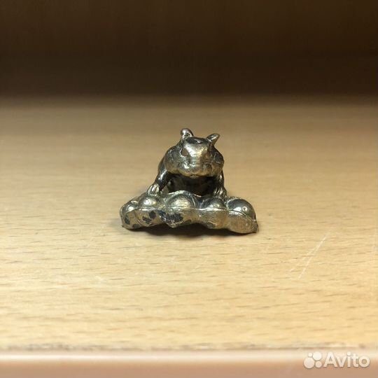 Статуэтка бронзовая Хомяк с горохом