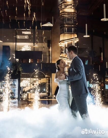 Тяжелый дым, конфетти, холодные фонтаны, вертушка