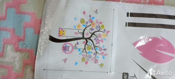 Наклейка на стену