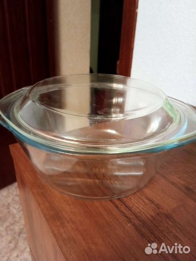 Стеклянная кострюля с крышкой