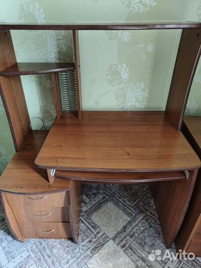 Компьютерный стол