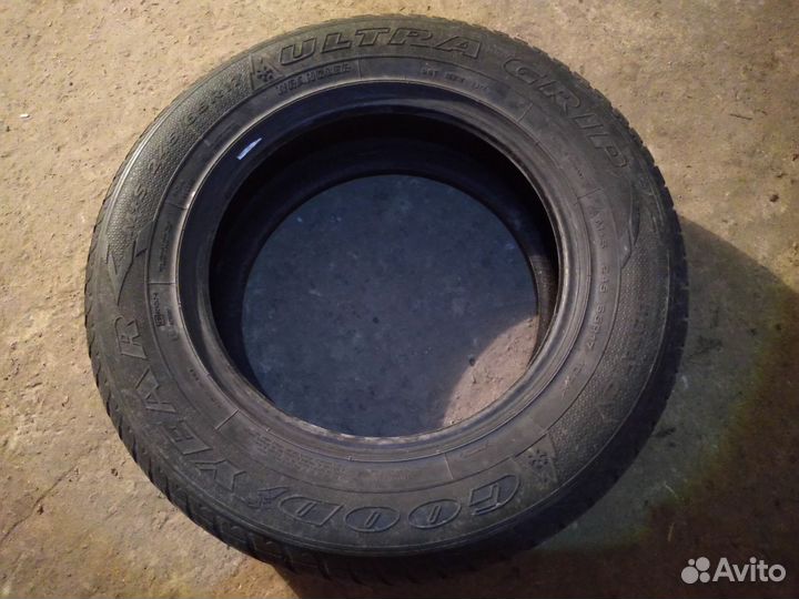 Goodyear UltraGrip 245/65 R17 107H