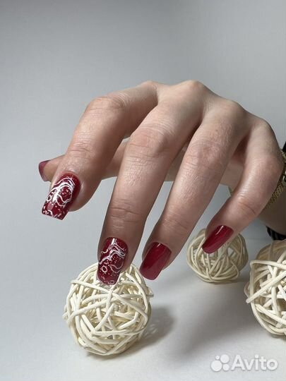 Маникюр и педикюр