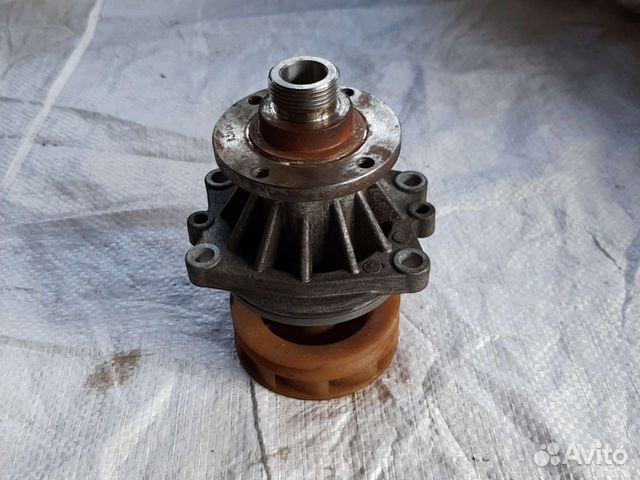 Помпа водяного охлаждения BMW M50 двигатель