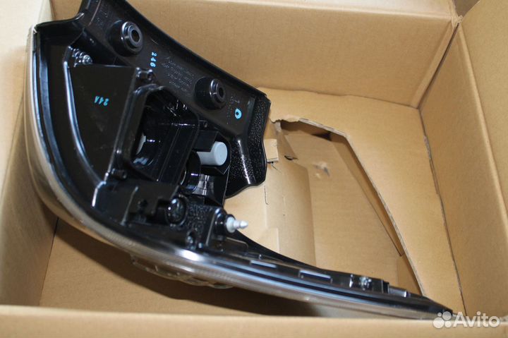 Стоп-сигнал задний левый Toyota wish 2014-2017 год