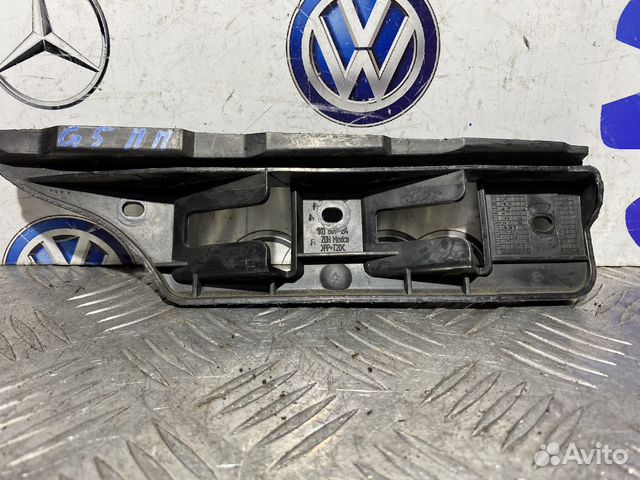 Направляющая бампера передняя правая Golf 5