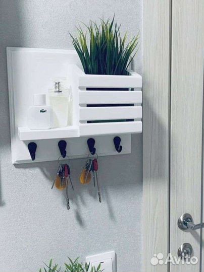 Полка навесная белая