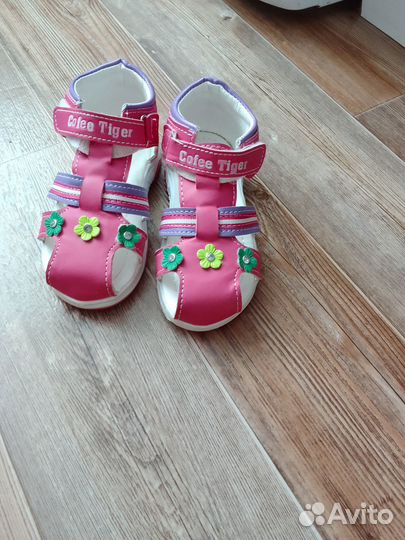 Сандали для девочки новые