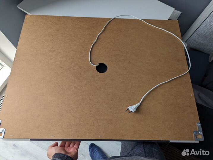 Гримерное зеркало с лампочками и столом