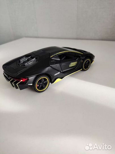 Модель машины. Lamborghini Aventador. 1:32