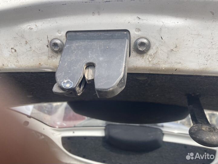 Замок крышки багажника skoda roomster