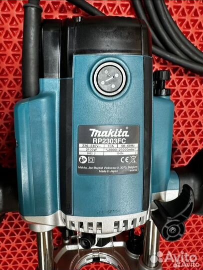 Фрезер Makita RP2303FCX