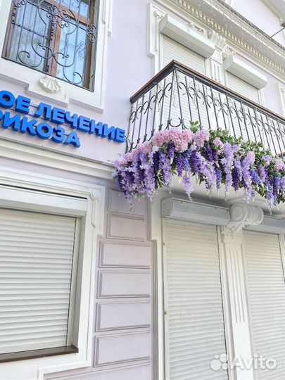 Оформление входной группы цветами