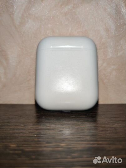 Apple AirPods (2го поколения)