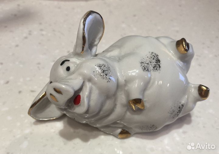 Фарфоровая статуэтка Свинка
