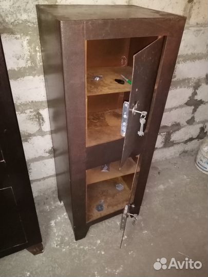Сейф металлический