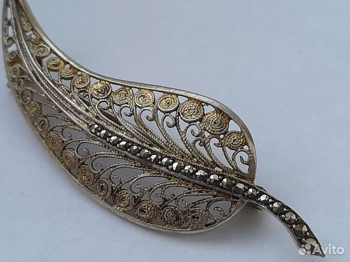 Старинная брошь