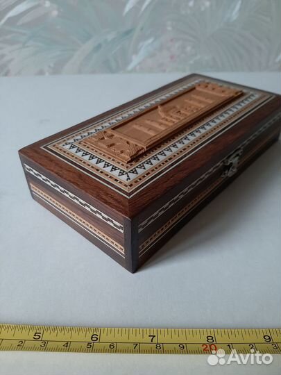 Шкатулки музыкальные и из сандалового дерева