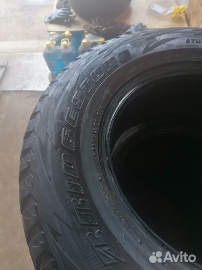 Bridgestone Blizzak DM-V1 275/65 R17