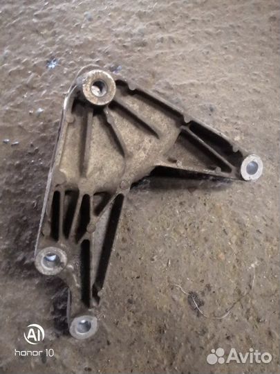 Кронштейн двигателя Chevrolet Cruze J300 F16D3