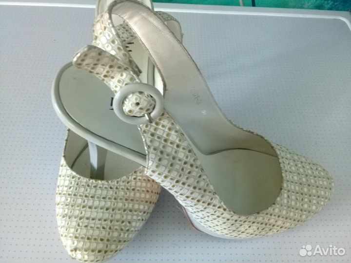 Босоножки (р-р 39)