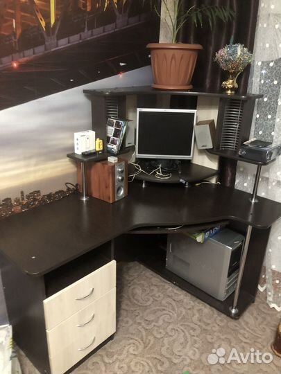 Компьютерный стол