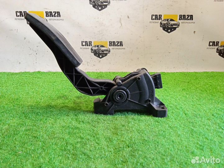 Педаль акселератора (газа) Opel Signum