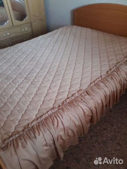 Покрывало на кровать на синтепоне