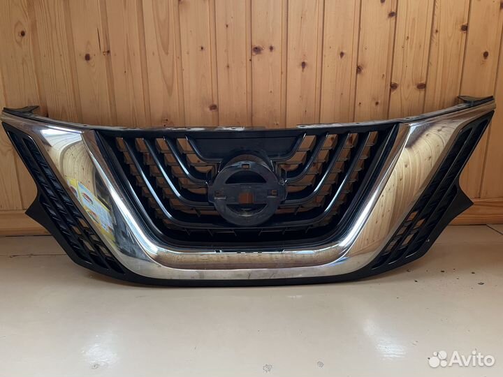 Решетка радиатора Nissan Murano