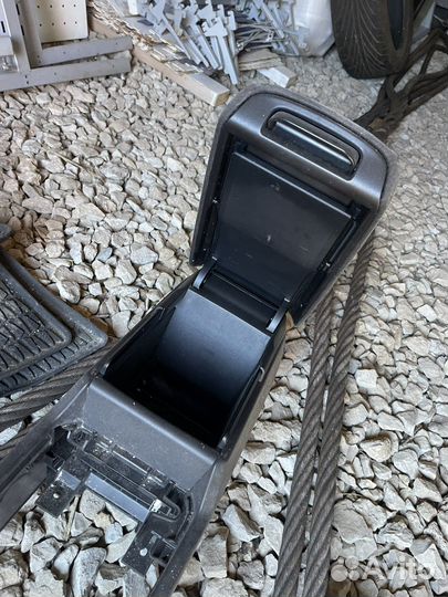 Подлокотник honda accord 8