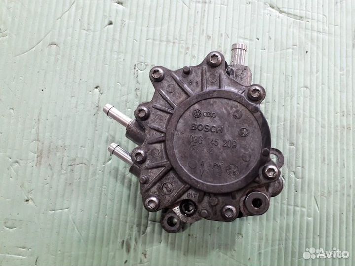 Насос вакуумный Audi A4 B7 2.0 TDI 16V BLB 103kw