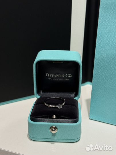 Платиновое кольцо с бриллиантами Tiffany 0.2 ct