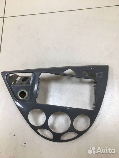 Накладка на торпедо центральная Ford Focus