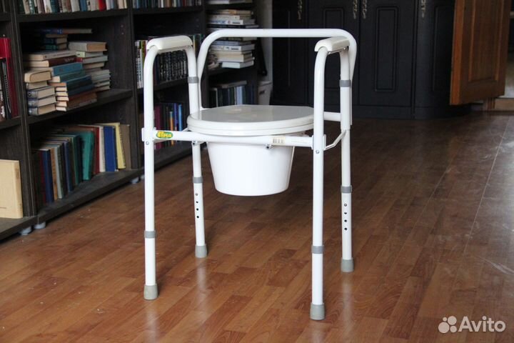 Складное санитарное кресло-туалет
