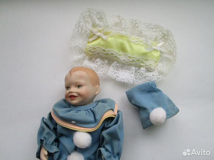 Номерная коллекционная фарфоровая кукла Англия