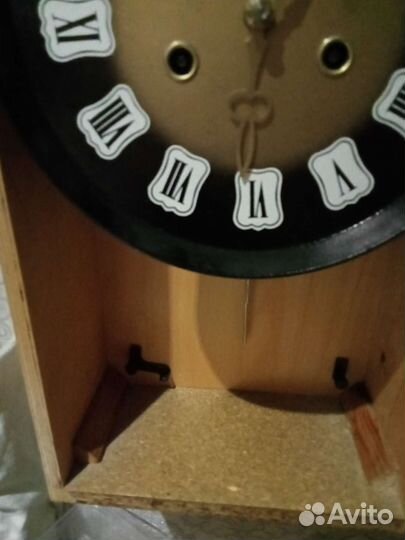 Старинные настенные антикварные часы с боем