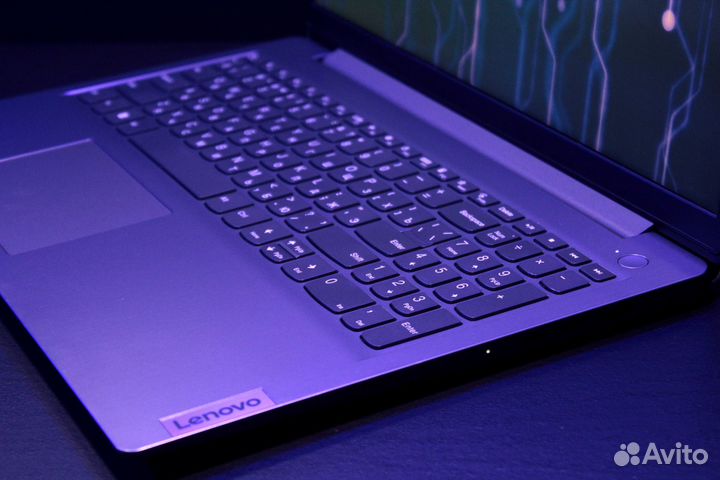 Современный ноутбук Lenovo