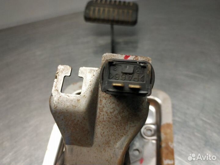 Педаль тормоза Mitsubishi Outlander CU5W 4G69 2004