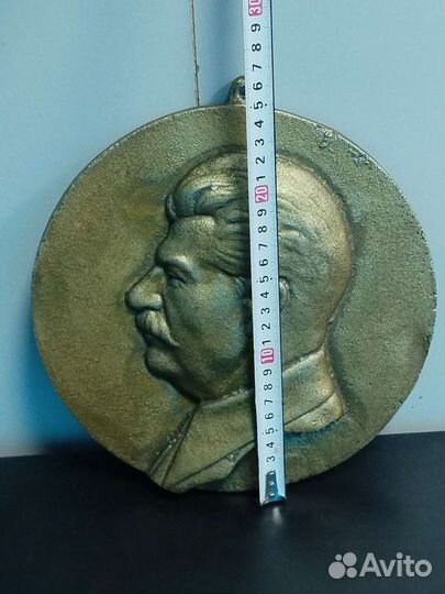 Барельеф Сталина