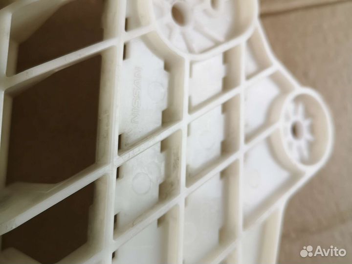 Кронштейн фары левый Infiniti Q50 V37 оригинал б\у