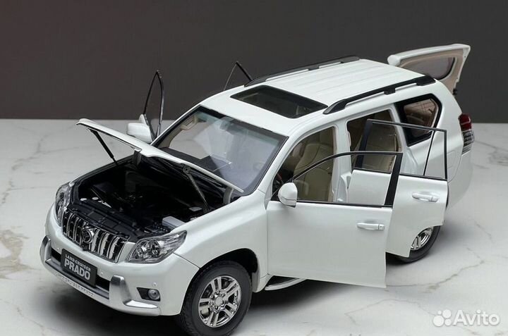 Toyota Land Cruiser Prado дилерская модель 1:18