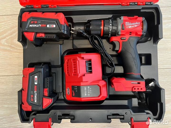 Бесщеточный шуруповерт milwaukee 18v с мощным АКБ